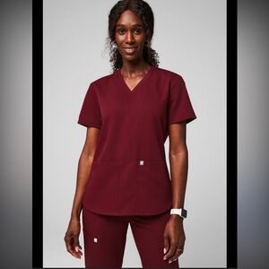 New Fabletics Method 2-Pocket Scrub Top